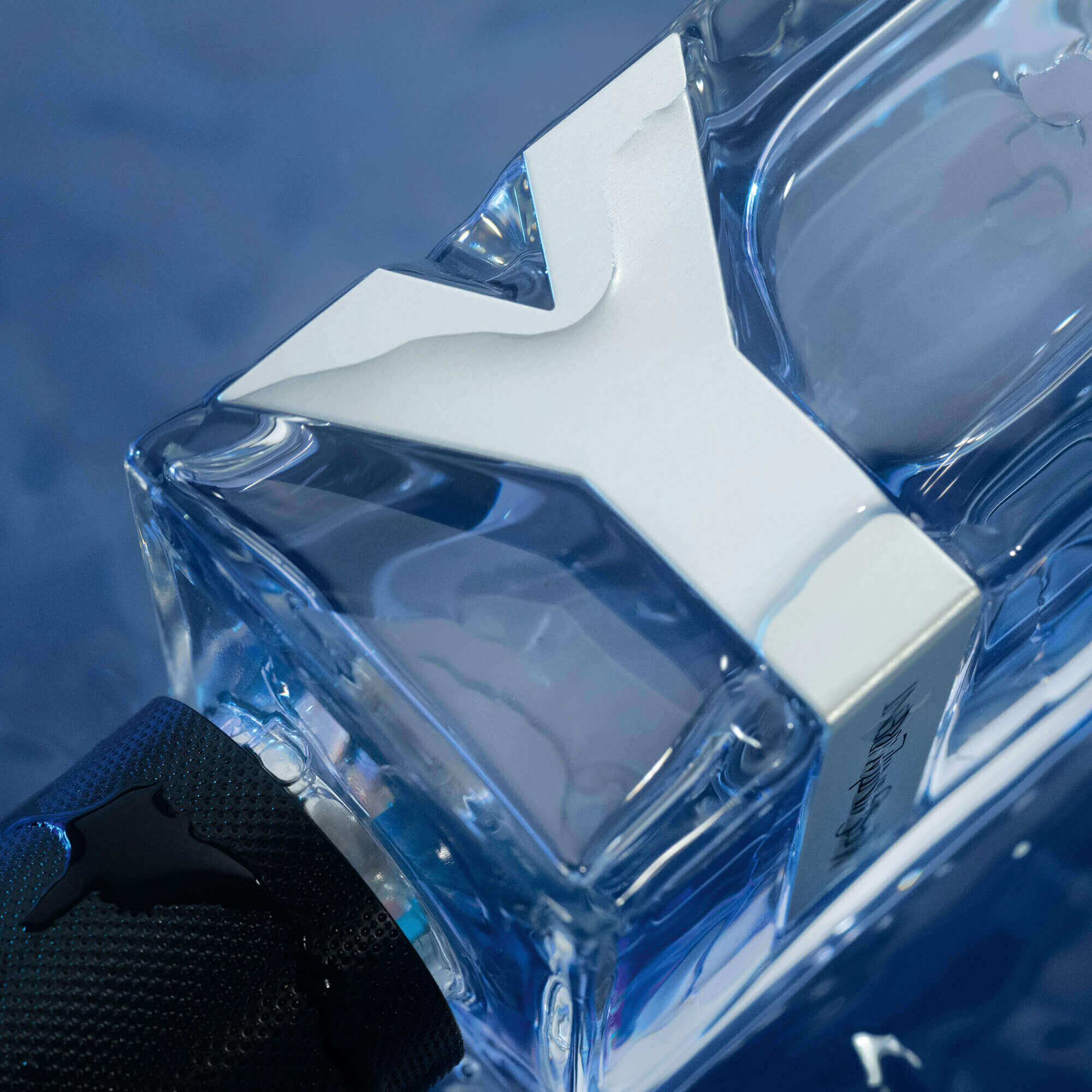 Y EAU DE TOILETTE FOR MEN