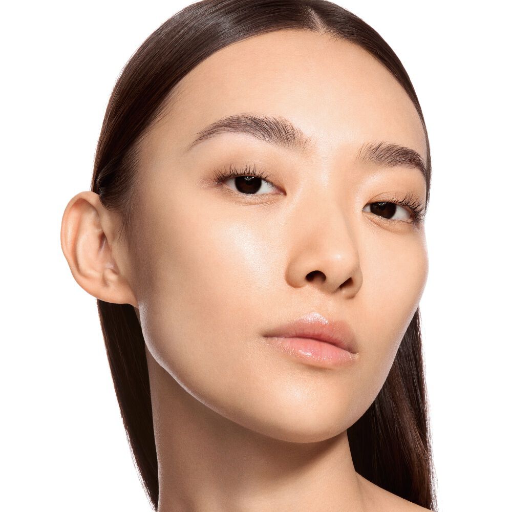 Model with smooth skin